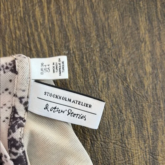 Elegant Snake Print Dress - Picture 8 of 8